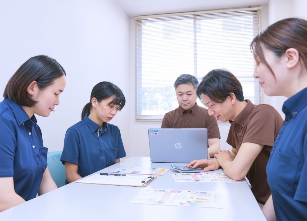 多職種が集まりケアの方針を話し合うサービス担当者会議