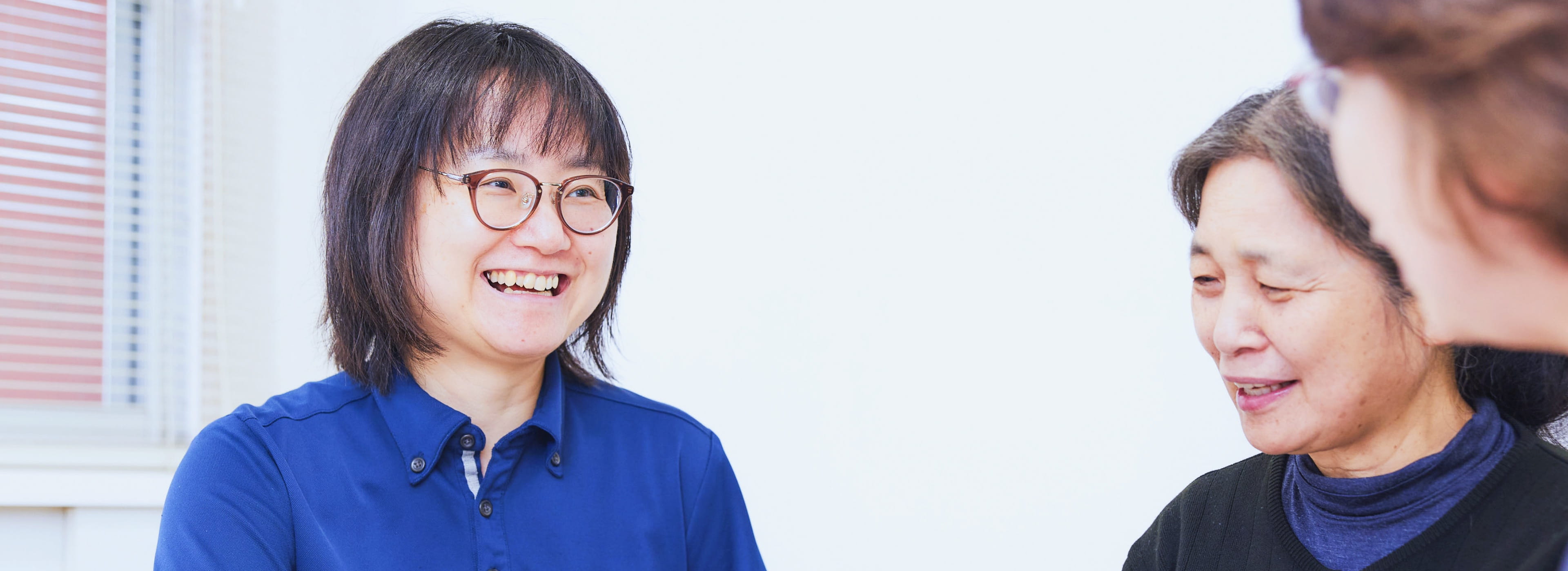 施設で働くスタッフたちの様子