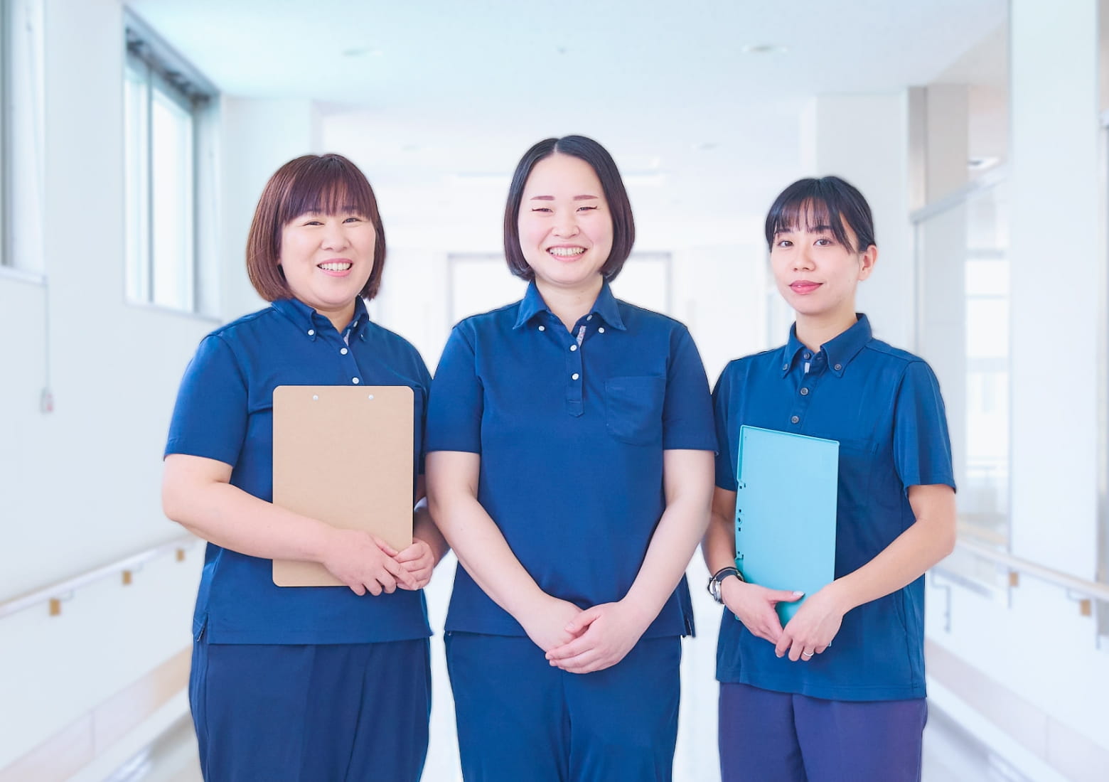 3人の笑顔のスタッフ