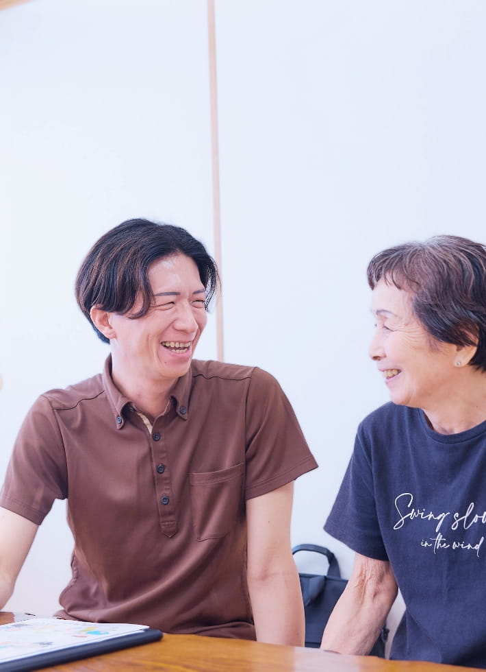 多職種と連携しながら支援を行うスタッフ