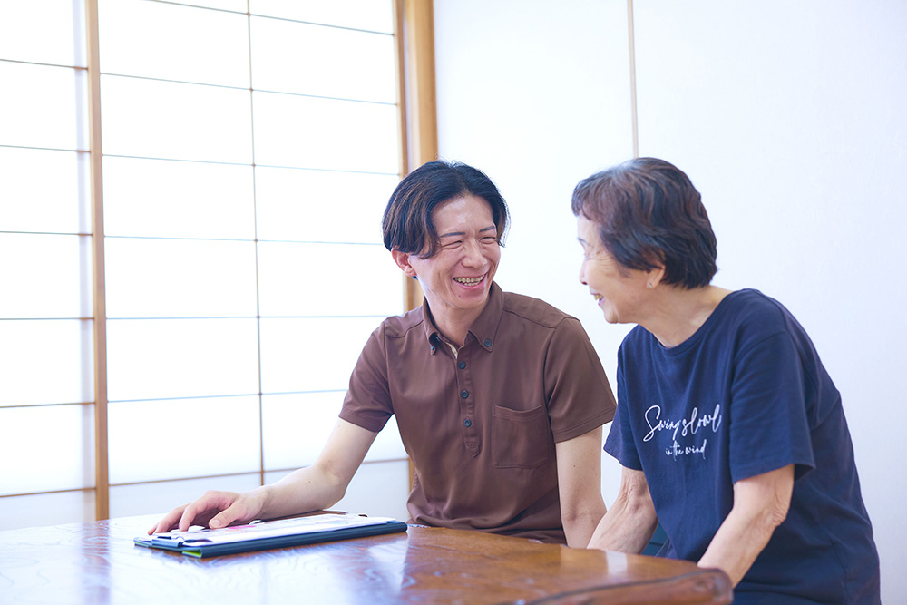 計画書の内容を説明し同意をいただく場面