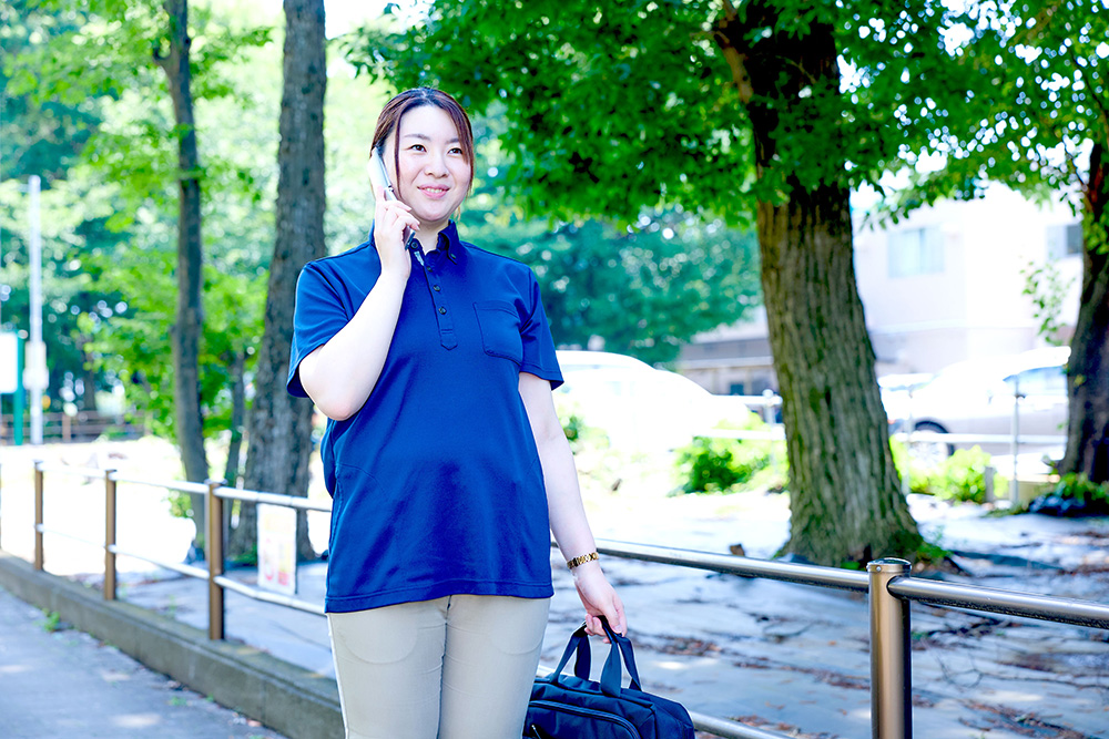 申送り内容を聴取し情報収集を行う様子