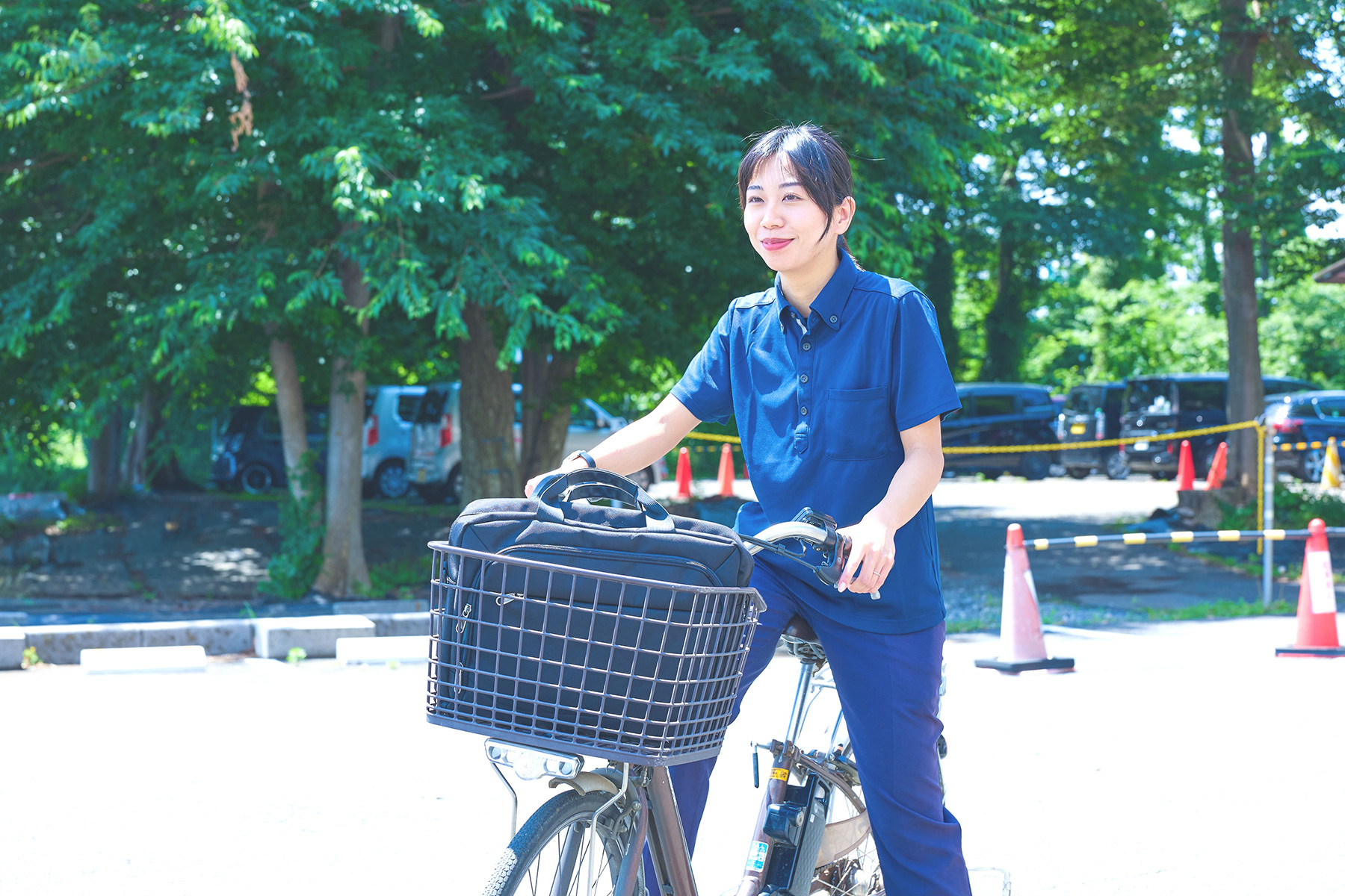 申送り内容を聴取し情報収集を行う様子