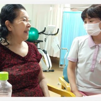 水分補給をしながら休憩する様子