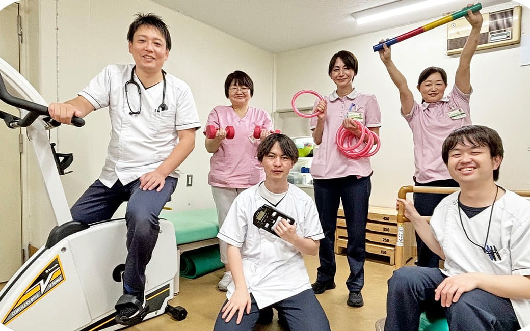 理学療法士が作成したリハビリ計画書をもとに運動する様子